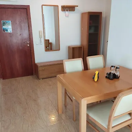 Grahams Spacious 2 Bed For Rent At Sunny Sluneční pobřeží